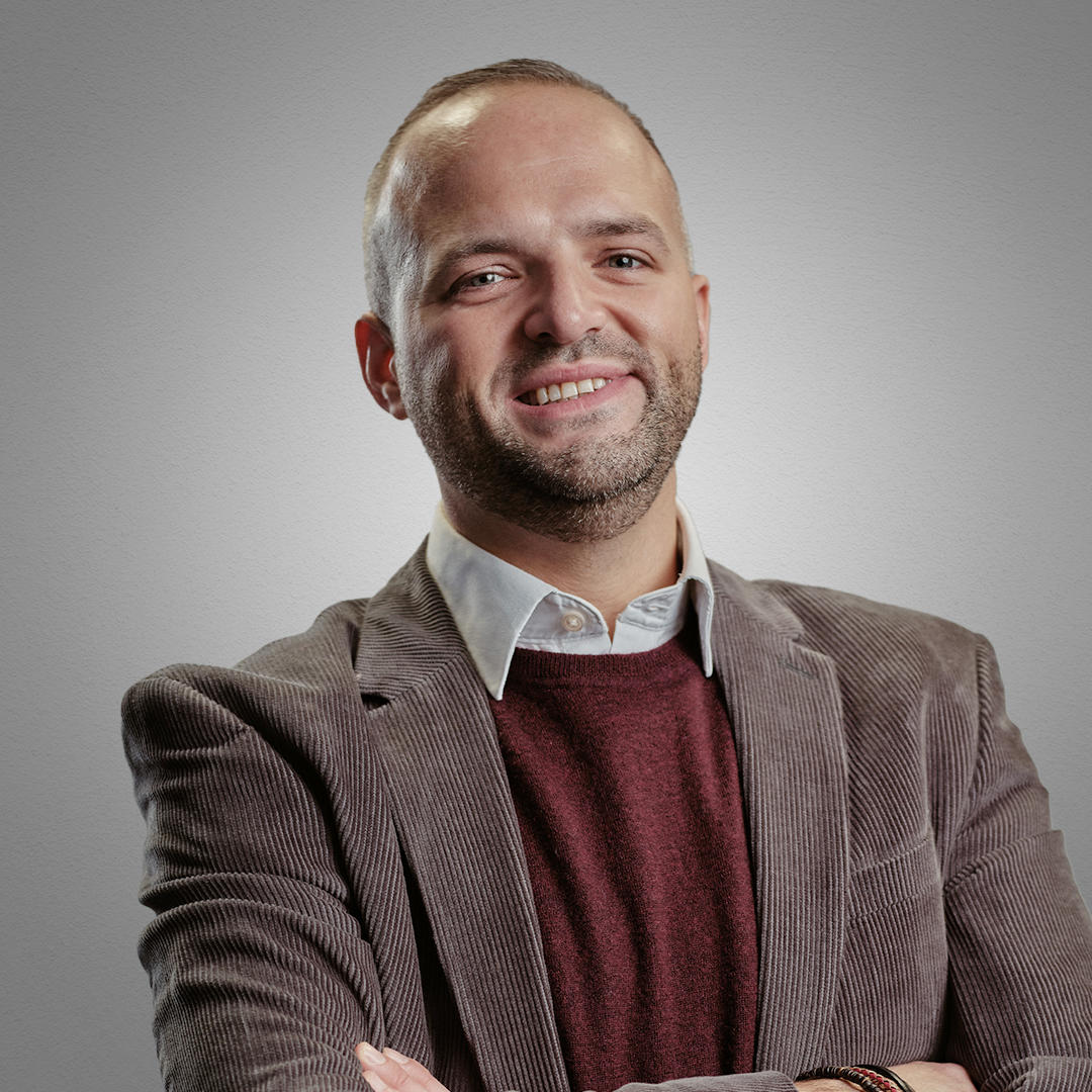 Headshot of Cantarus Senior Consultant, James
