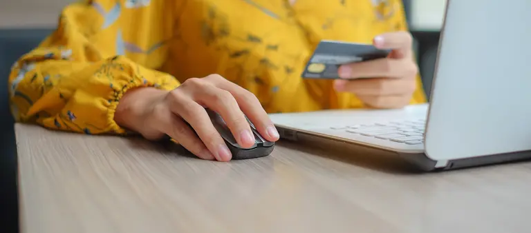 hand using mouse